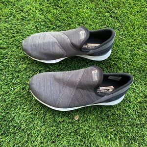 New Balance Womens Gray Slip-On Shoes Size 7